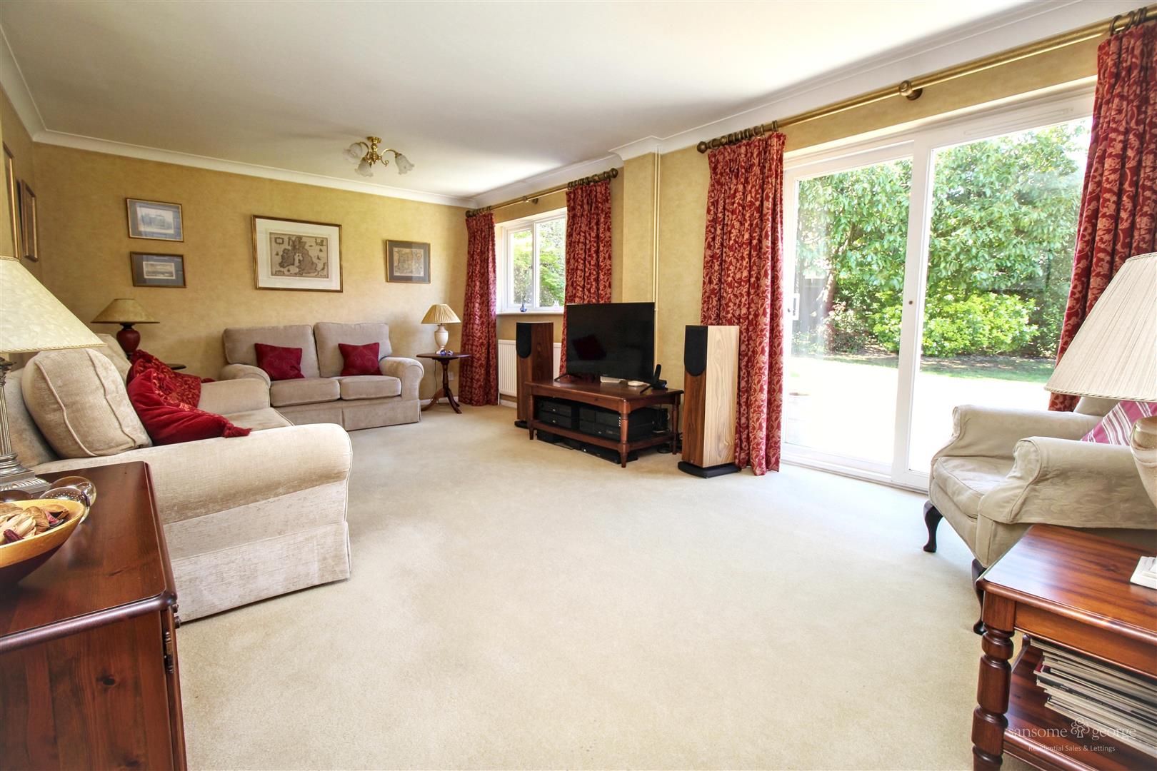4 bed property in Devonshire Gardens, Reading